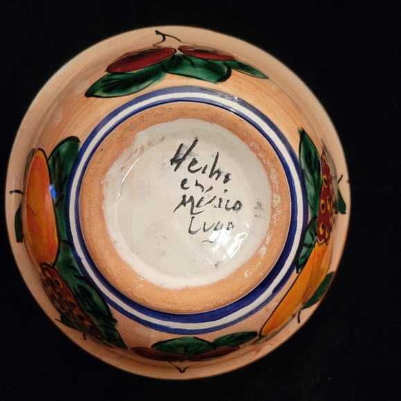 Mexican Hand Painted Pottery Fruit Bowl Signed by Artist. Bowl has multicolored - Picture 3 of 7